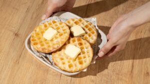 The Rice Creamery×NINZIA モチリッチ ワッフルアイスセット メインビジュアル