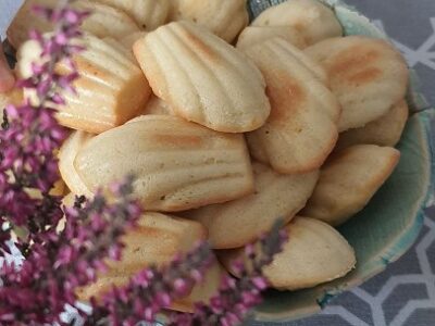 【洋菓子の日本発祥㉓】マドレーヌの日本上陸：フランス修道院生まれのふんわりしっとり貝型焼き菓子が日本の洋菓子カフェ文化を彩った甘い歴史
