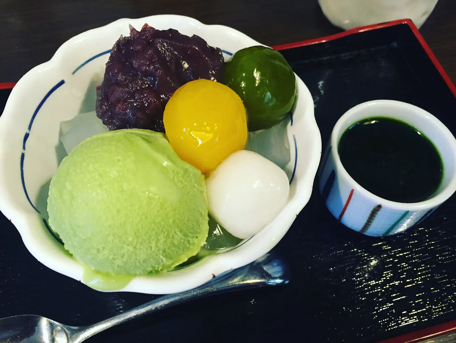 クリームあんみつ（編集部撮影）